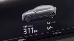 Tyle kosztuje 100 km zasięgu w samochodach elektrycznych [Ranking]
