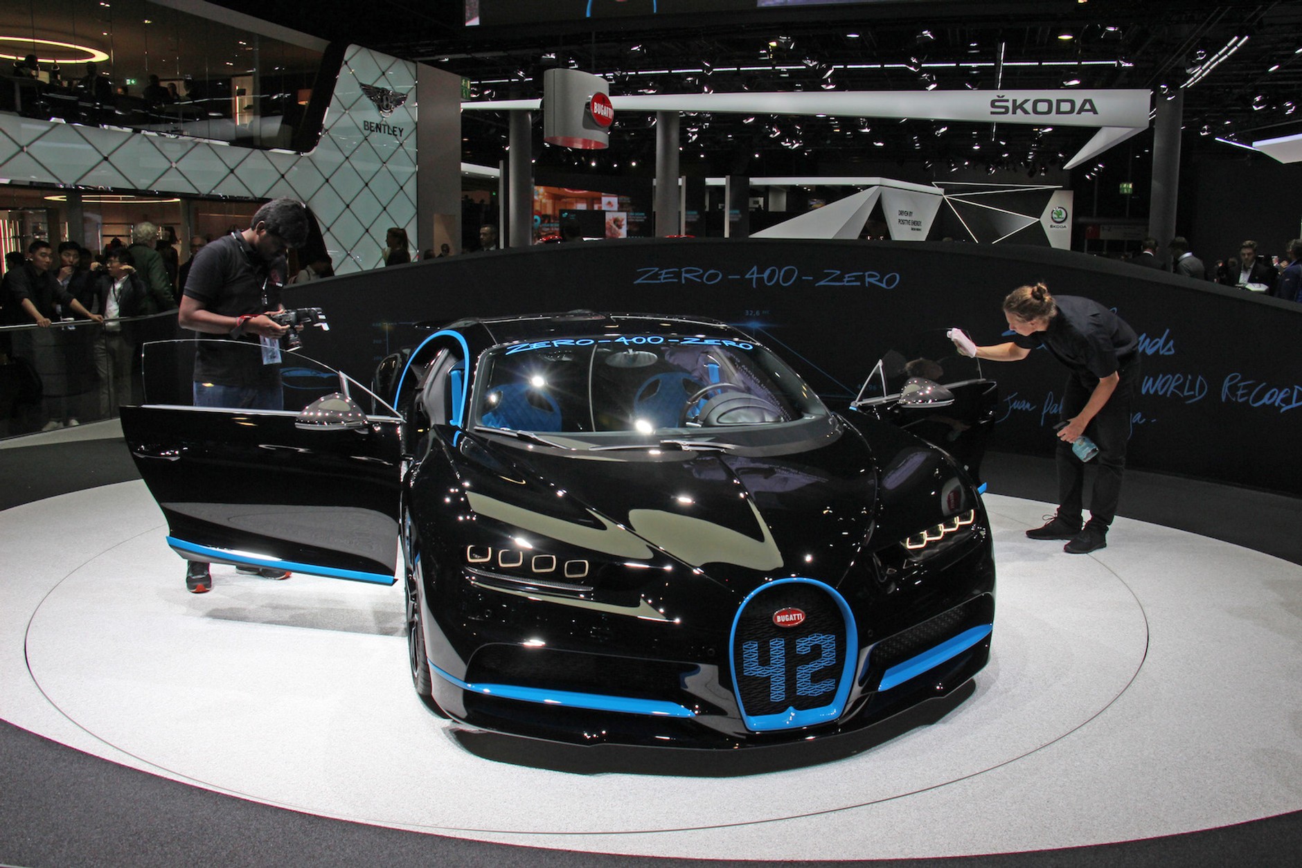 Supersamochody skradły show we Frankfurcie