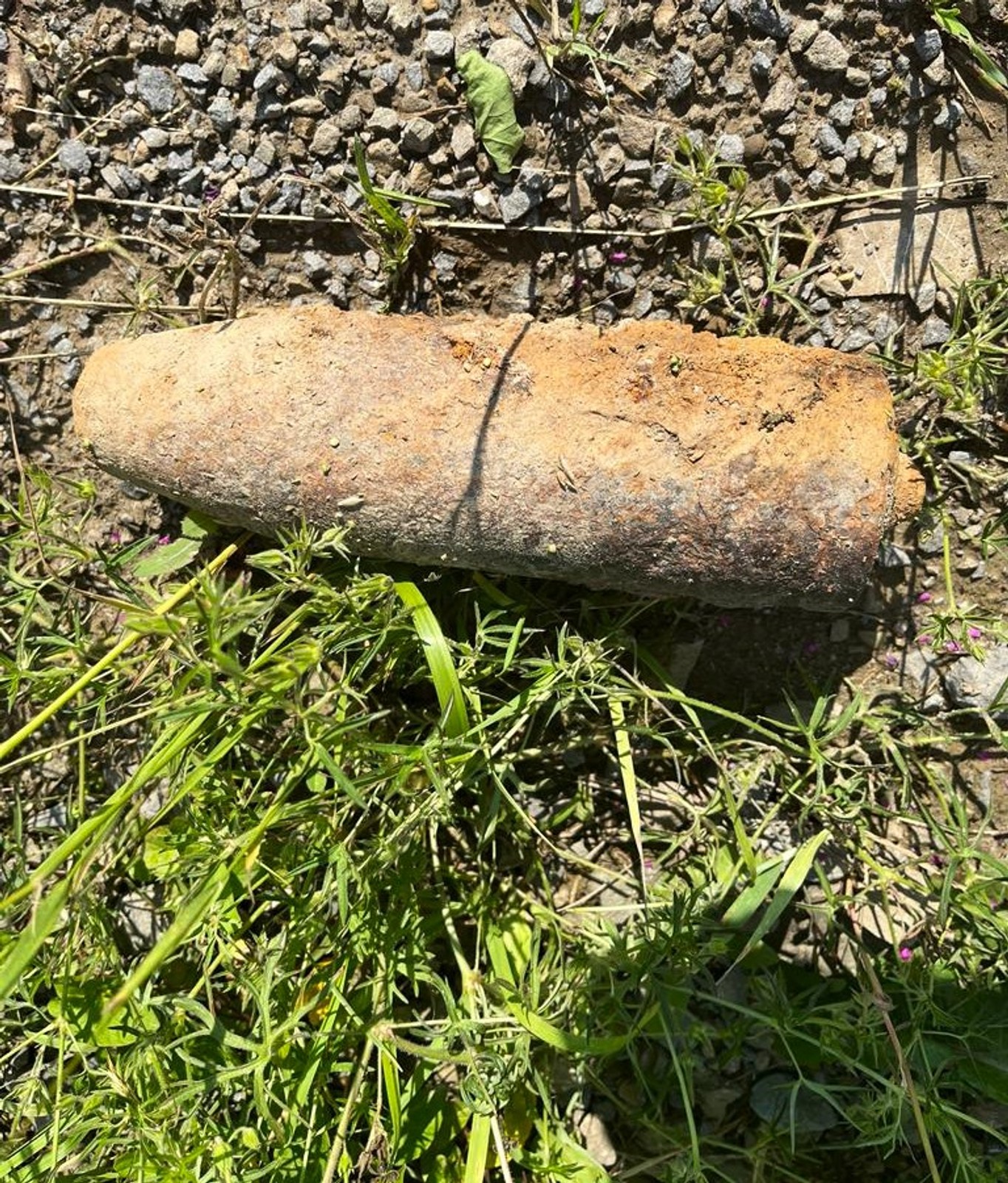 Pocisk na drodze szutrowej pod Nowym Sączem