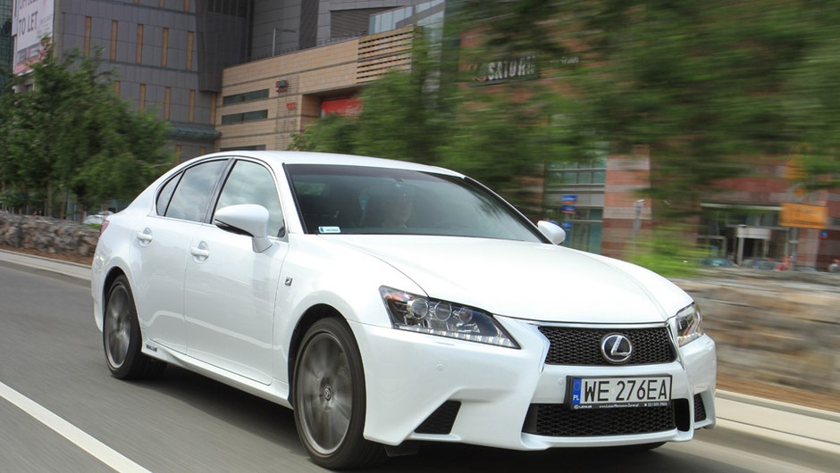 Lexus GS 450h: sportowy i multimedialny