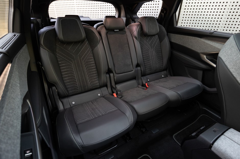 Peugeot E-5008 325 Dual Motor