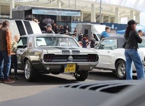 Pojechałem elektrykiem na zlot Mustangów. Podziwiałem ryk V8