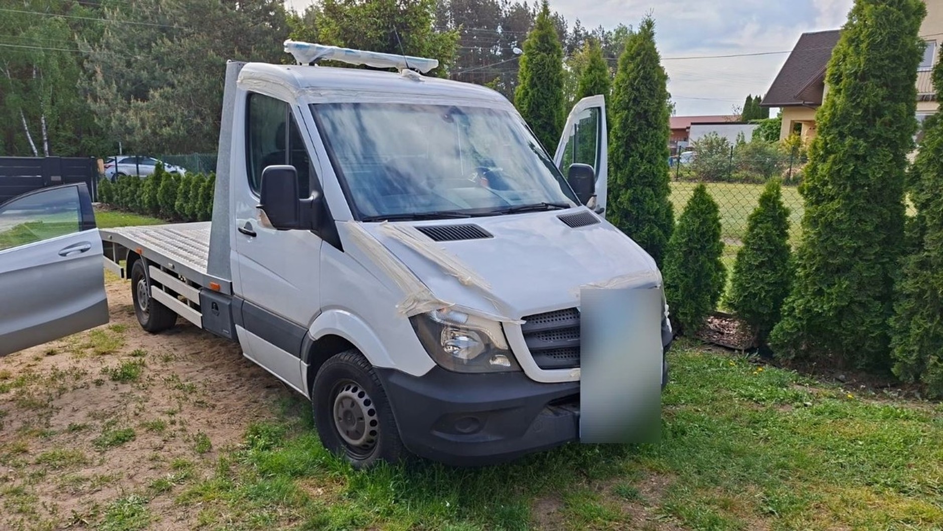 Policjanci zlikwidowali dziuplę samochodową