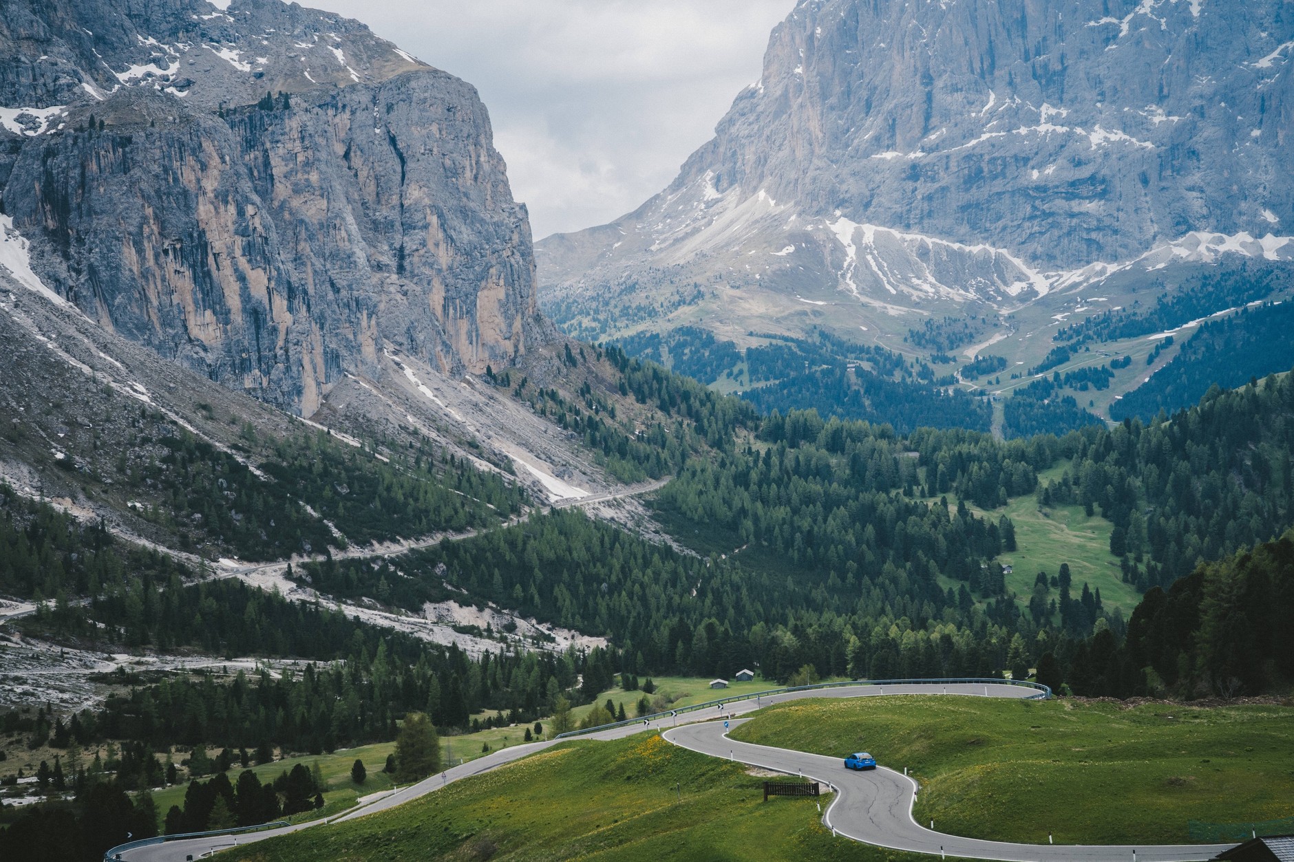Gardena Pass we włoskich Dolomitach