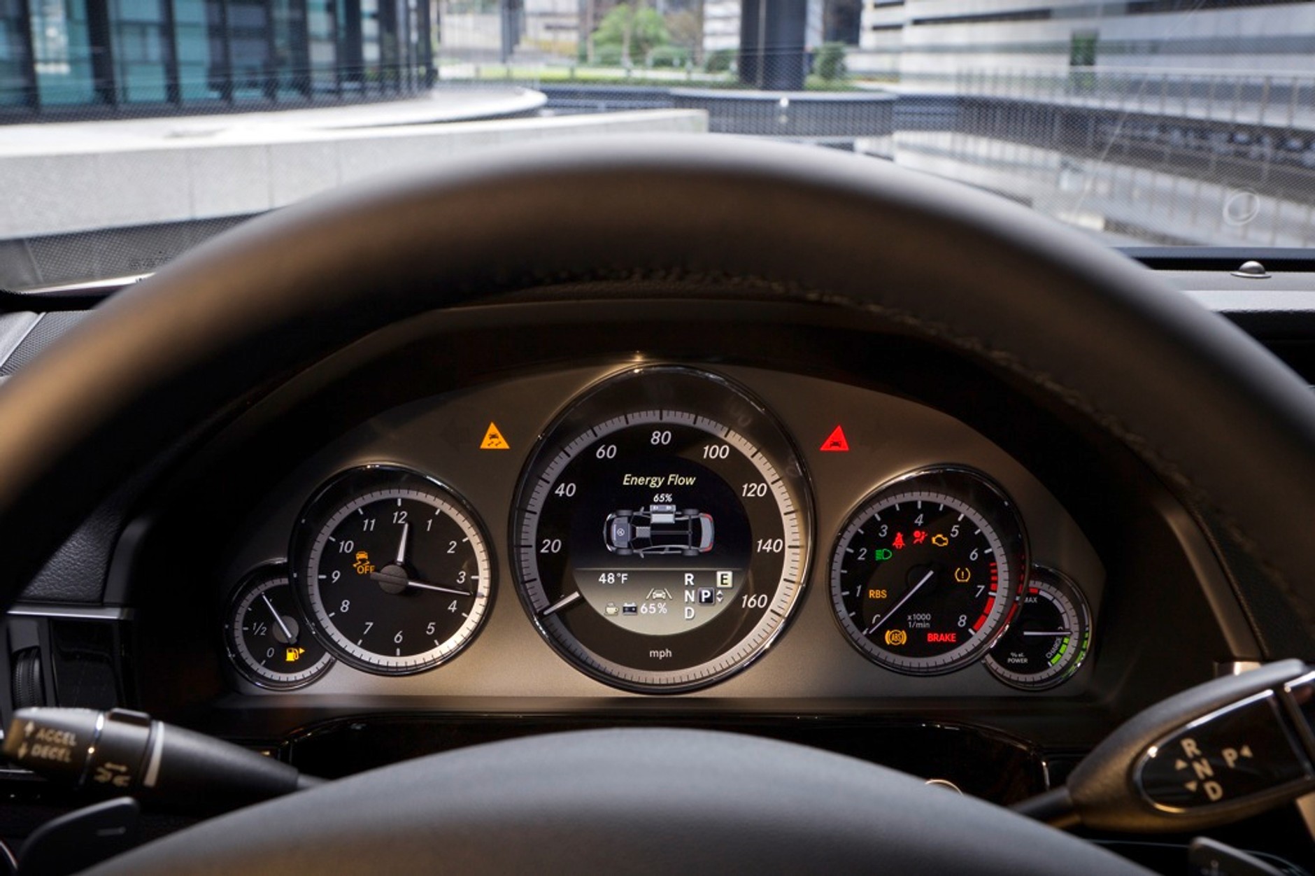 Mercedes Klasy E z napędem hybrydowym