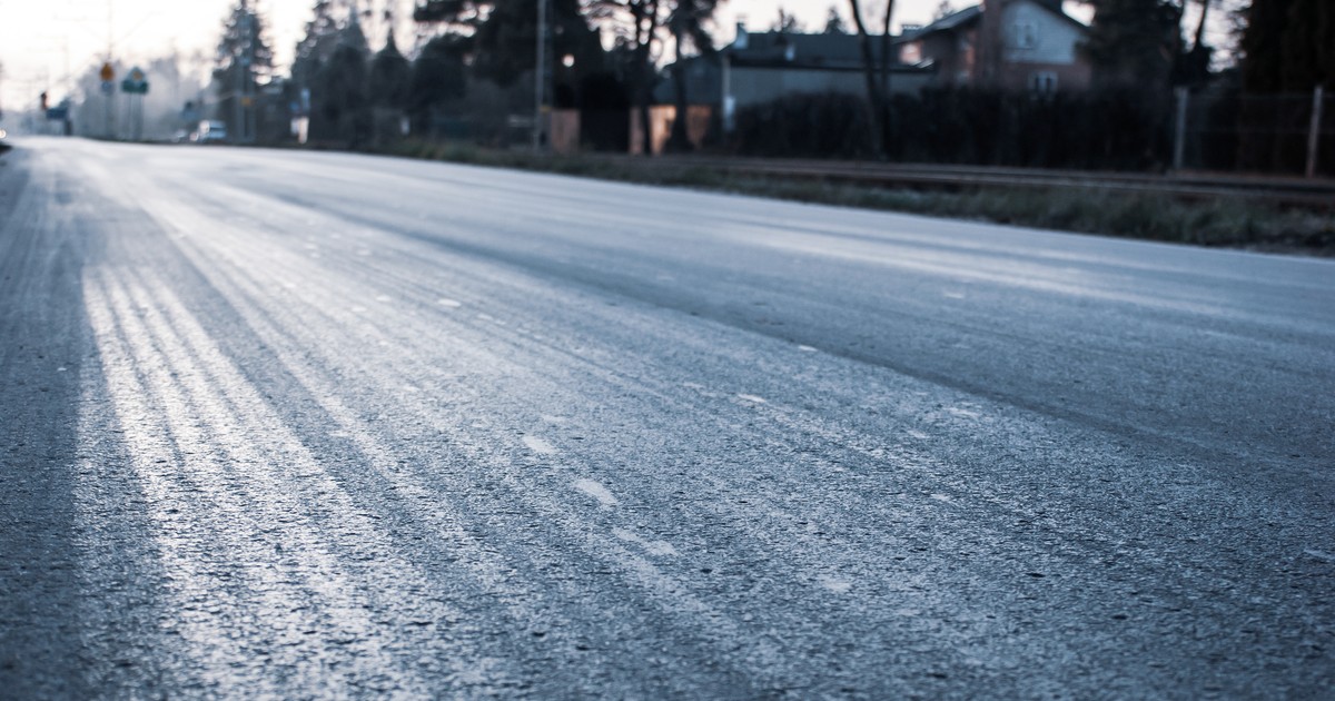  Już się zaczęło. Spadły pierwsze opady i kierowcy mają problem