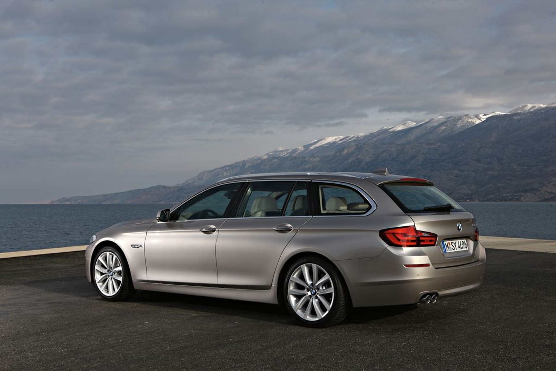 BMW5 Touring rok modelowy 2011 – zdjęcia i dane techniczne