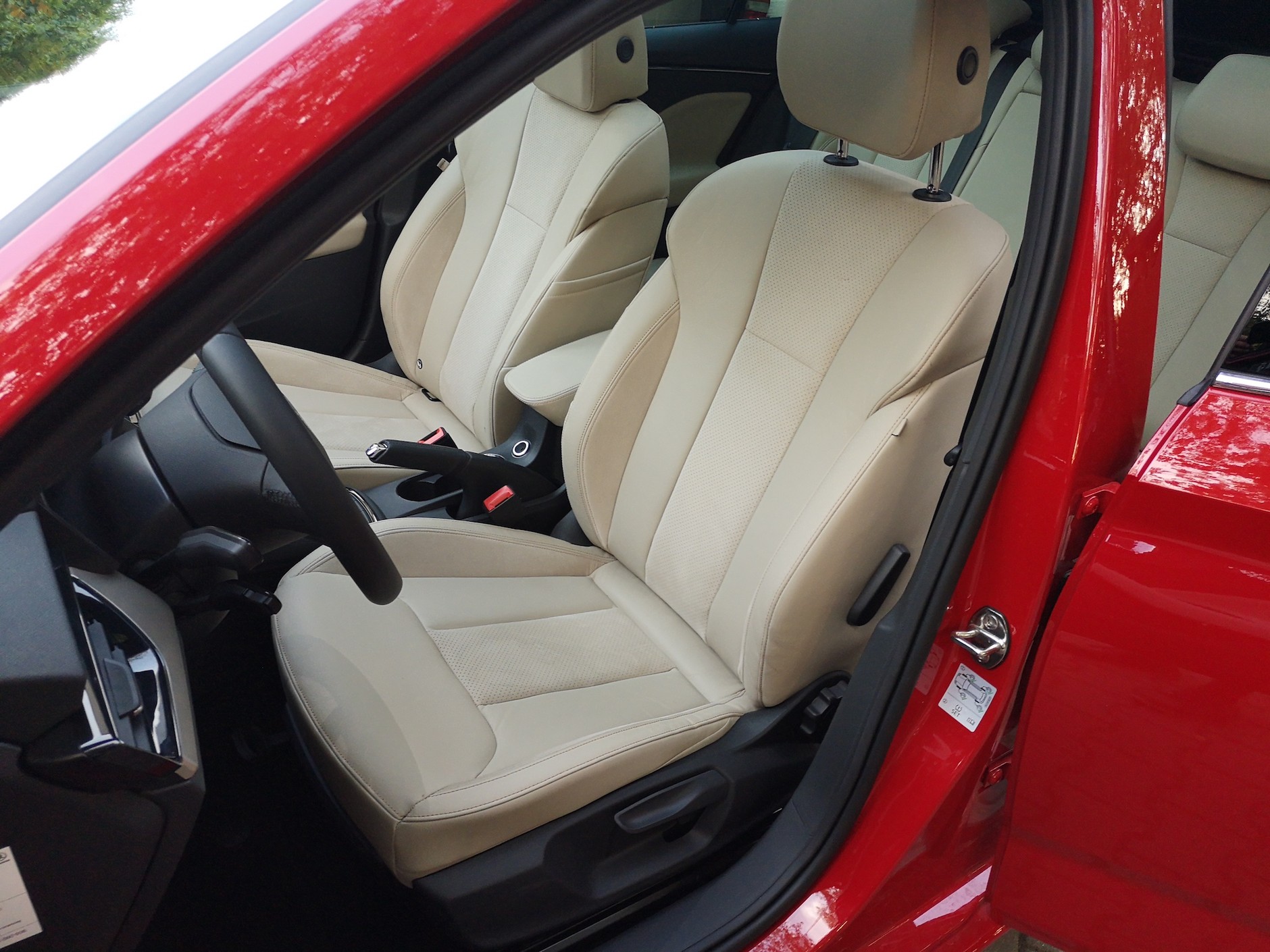 Skoda Scala Style 1.5 TSI: fotele częściowo skórzane są bardzo przyjemne, wygodne