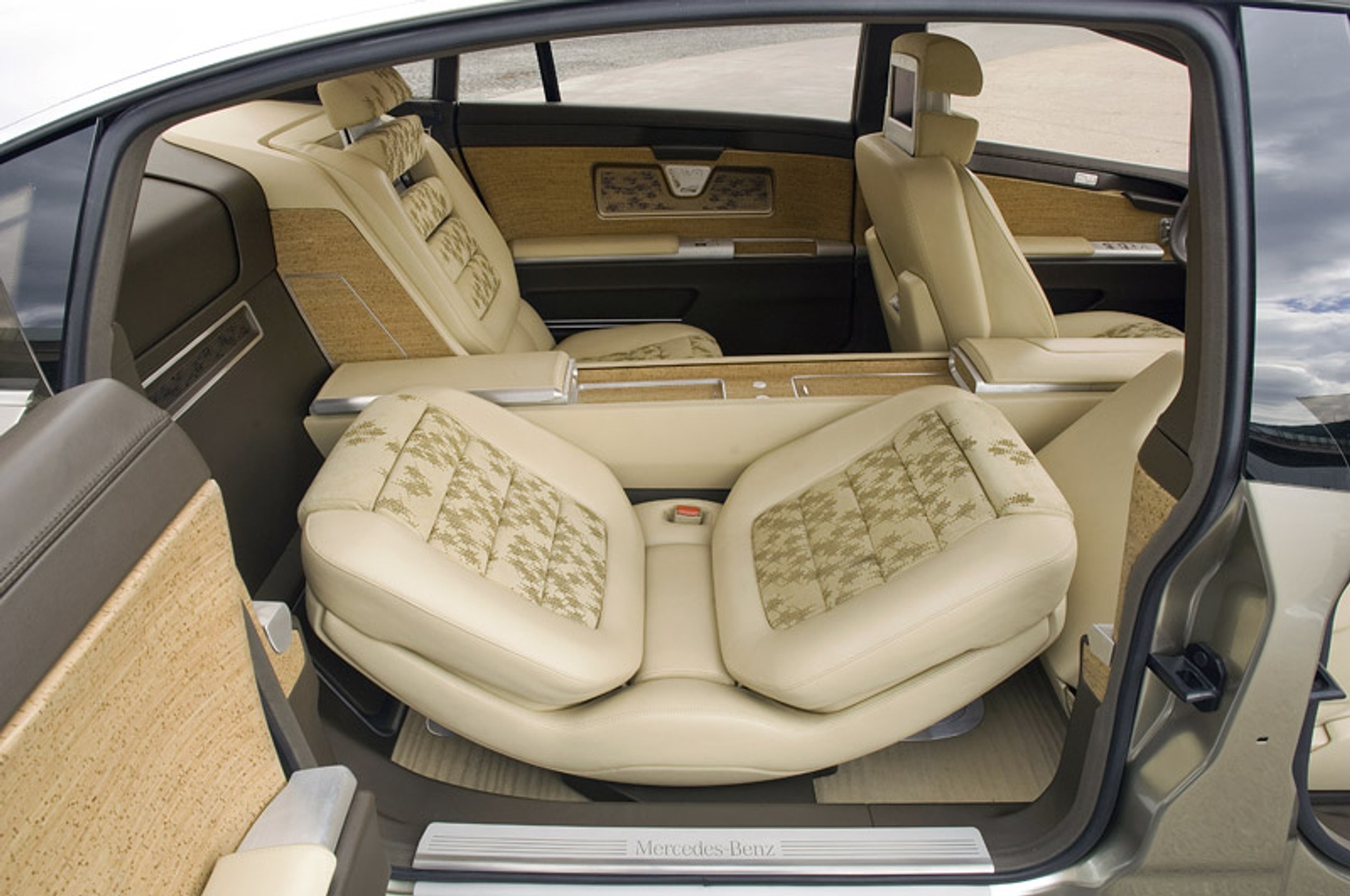 IAA Frankfurt 2007: Mercedes-Benz F700 – mistyczna nowoczesność