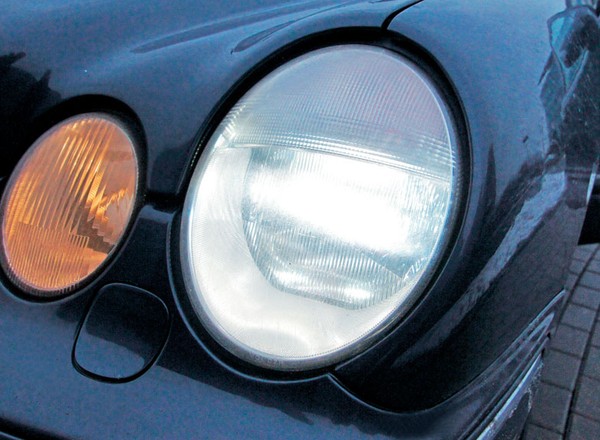 Dlaczego stare lampy coraz słabiej świecą?