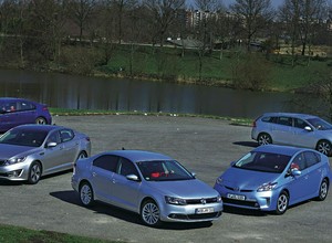Opel Ampera kontra Kia Optima, VW Jetta i Toyota Prius: która hybryda jest najlepsza?