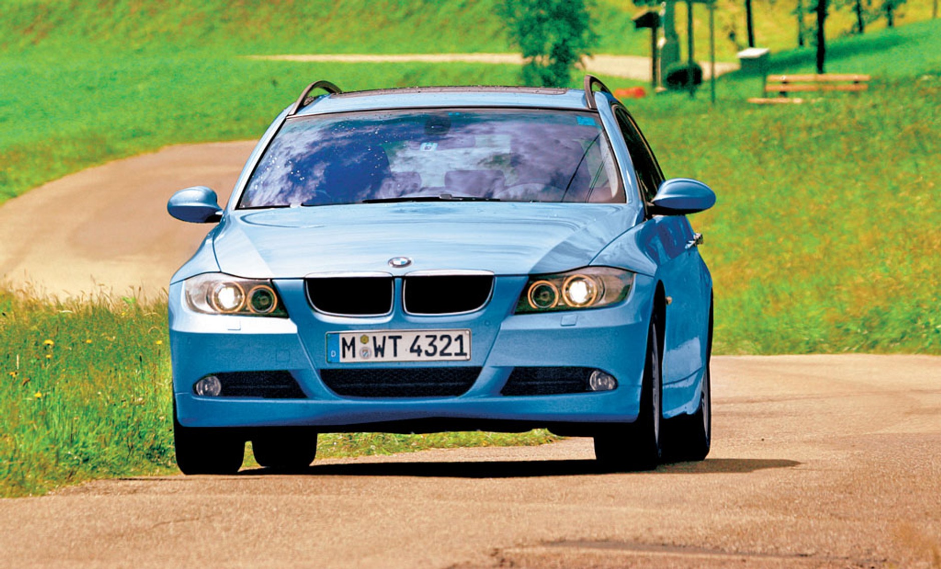 Trójka na szóstkę - BMW 320i Touring