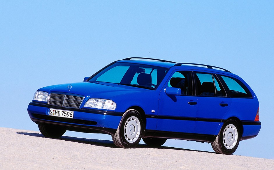 Mercedes klasy C, Nissan Primera, Toyota Avensis i VW Passat: cztery sposoby na tanie kombi