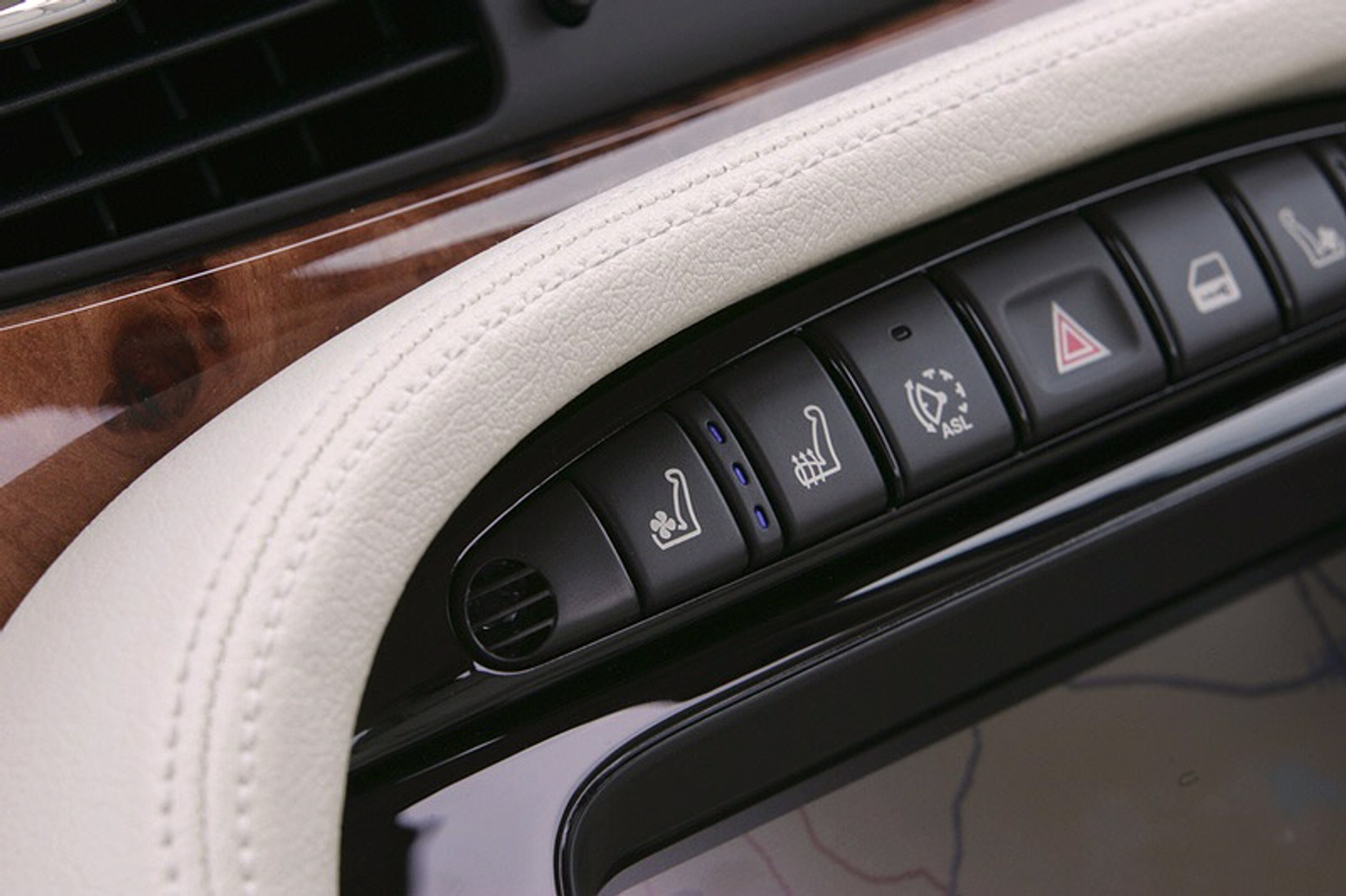 Genewa 2008: Jaguar XJ Portfolio - luksusowa edycja brytyjskiej limuzyny