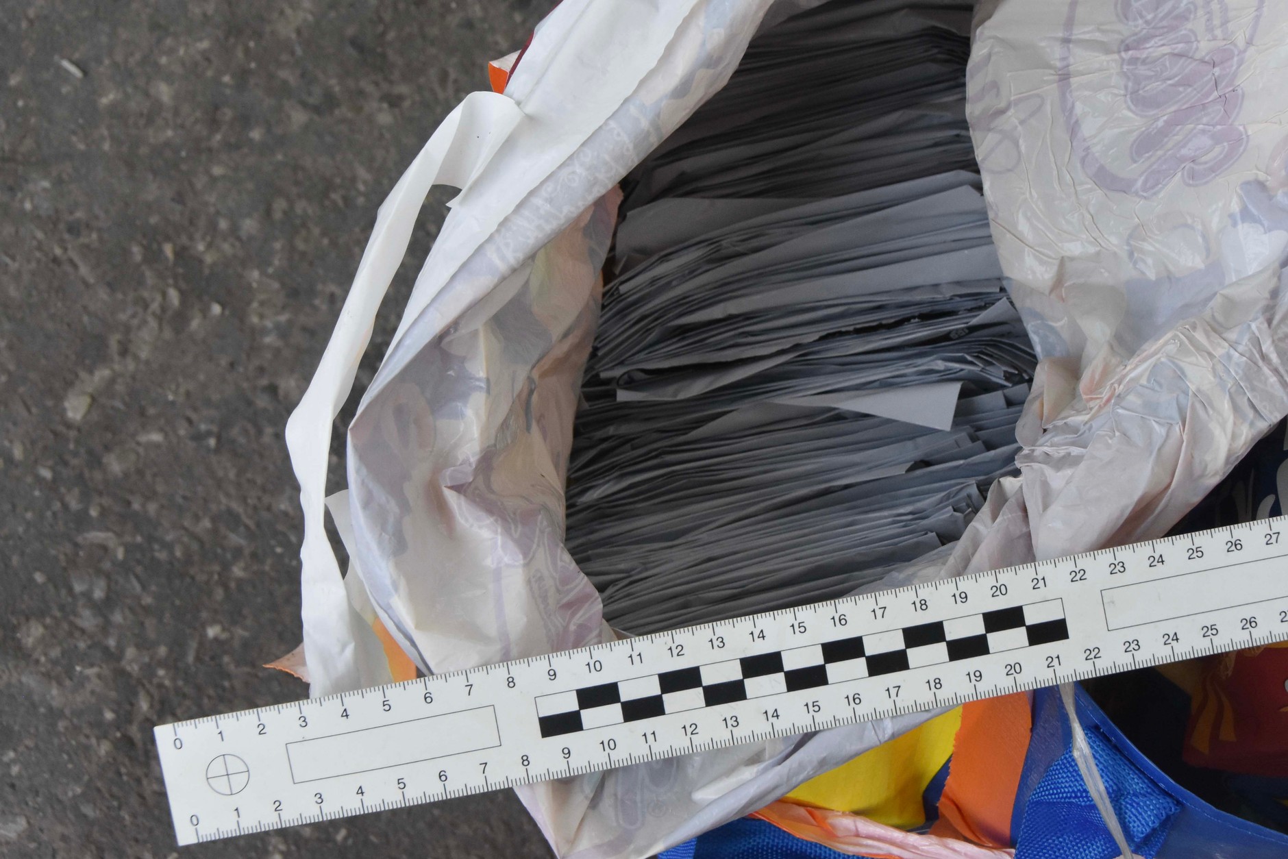 Straż Graniczna odkryła w chipsach podrobione prawa jazdy