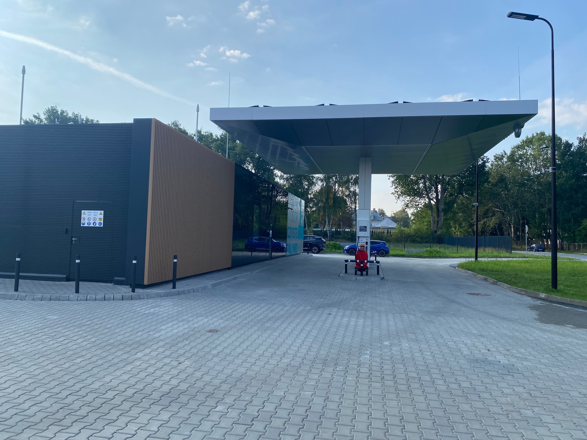 Stacja wodorowa NESO. Pierwsza stacja tankowania wodoru w Polsce