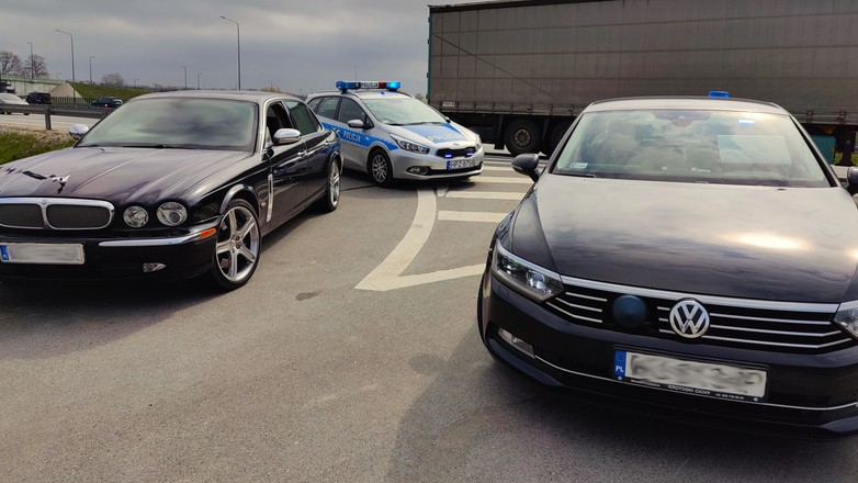 Inspektorzy CANARD-u zatrzymali kierowcę Jaguara