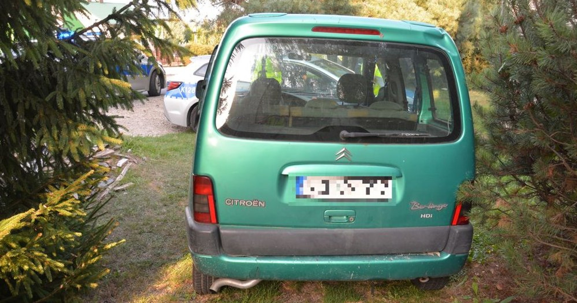 Wjechał na prywatną posesję i uszkodził zaparkowane tam auto. Powód był aż nadto oczywisty
