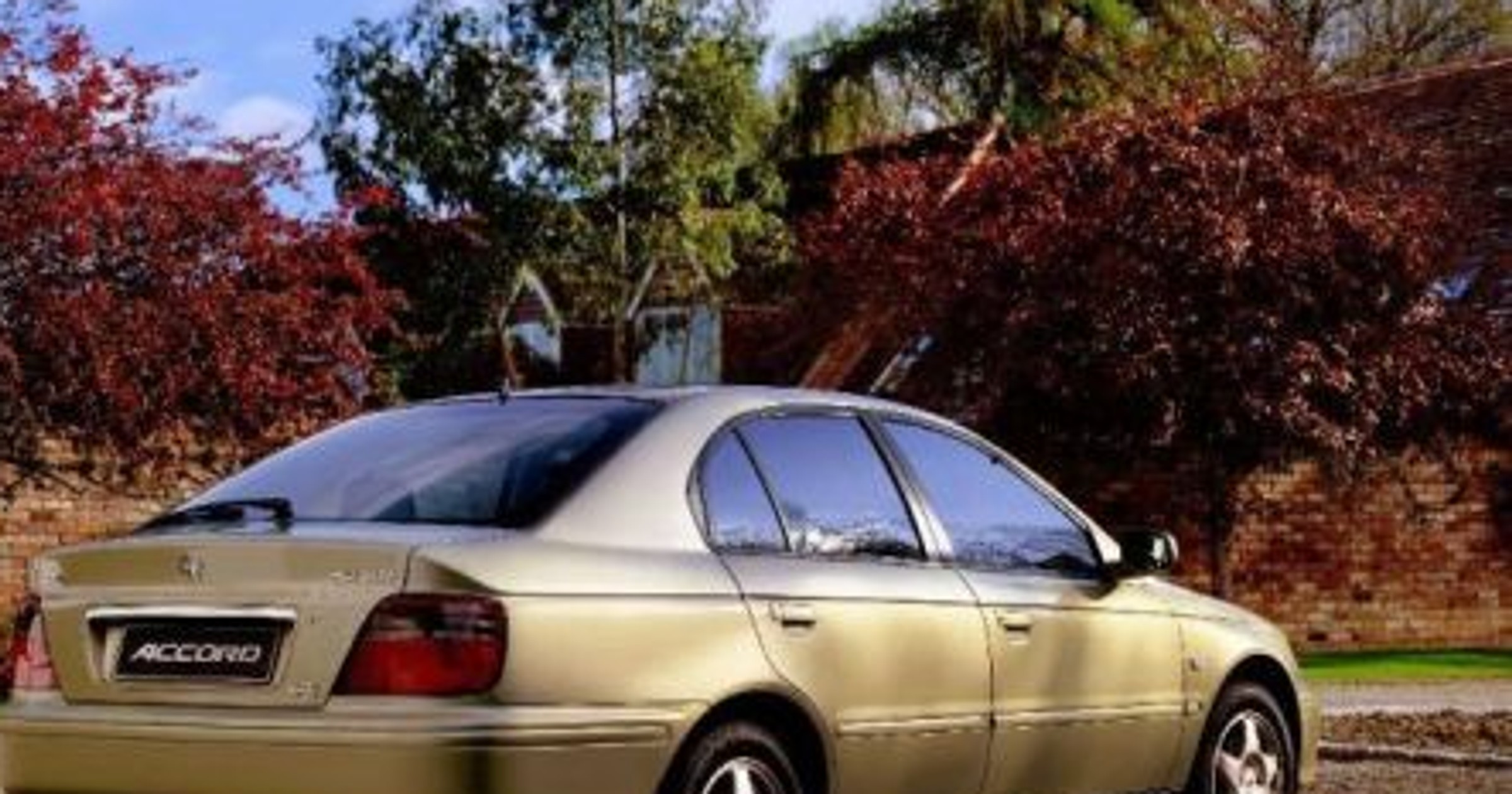 Honda Accord 1.8i LS - Pięciodrzwiowa tonacja