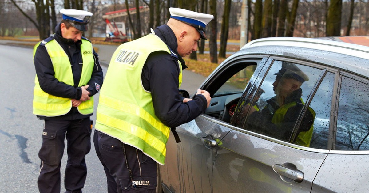  Cały czas jeżdżą pod wpływem i bez uprawnień. W pół roku w Warszawie zatrzymano 2000 takich osób