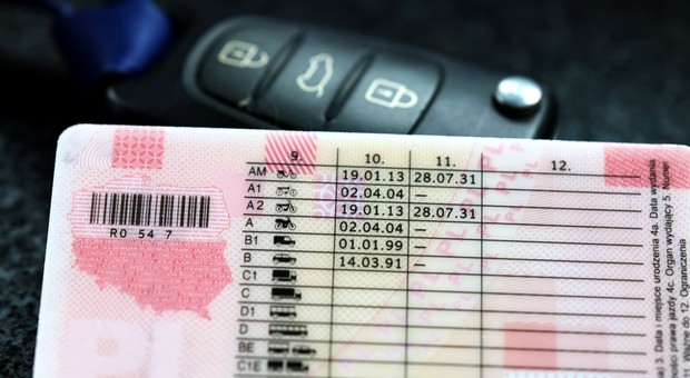 Zapanował boom na nowy kod w prawie jazdy. Ci, co mają kat. B, płacą 200 zł, nie robią kursu i dostają nowe uprawnienia