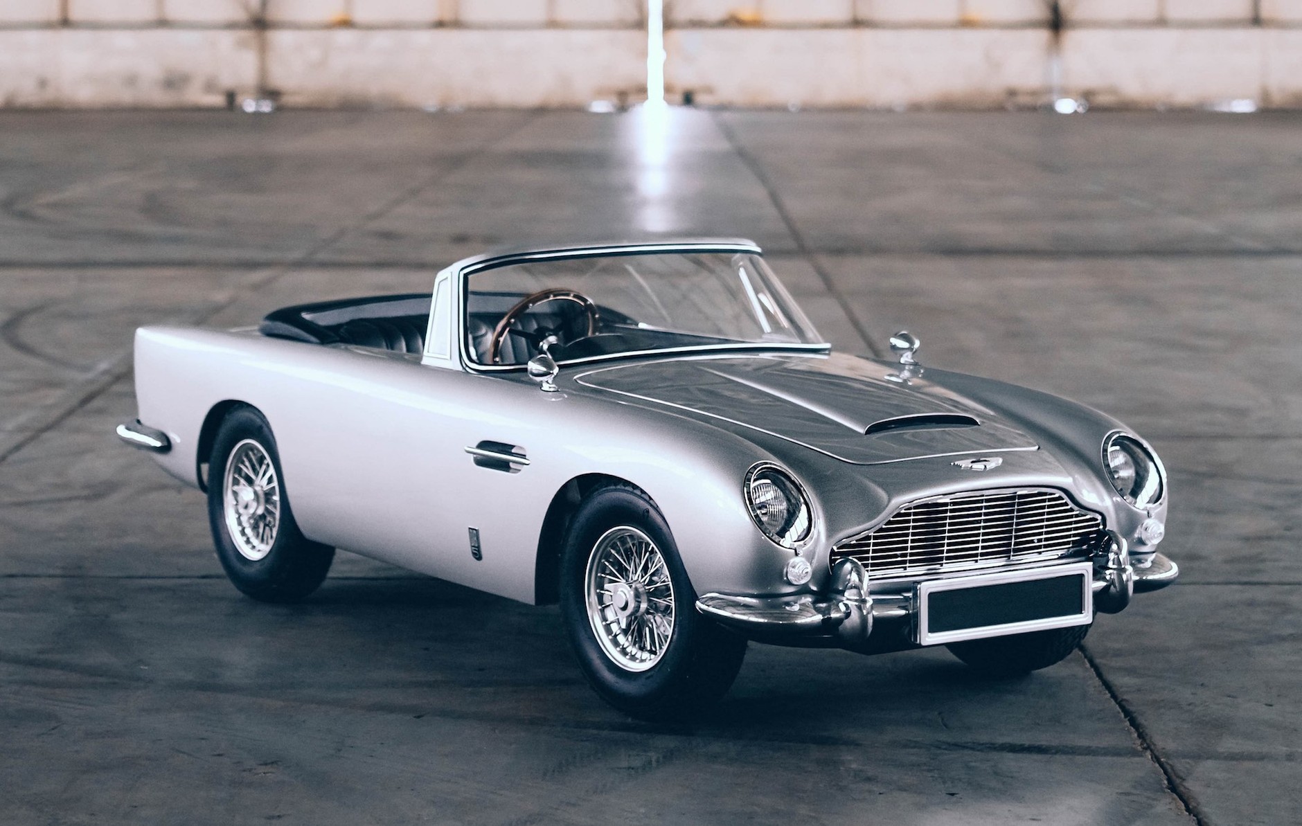 Zabawkowy DB5 Junior "No Time to Die" od The Little Car Company