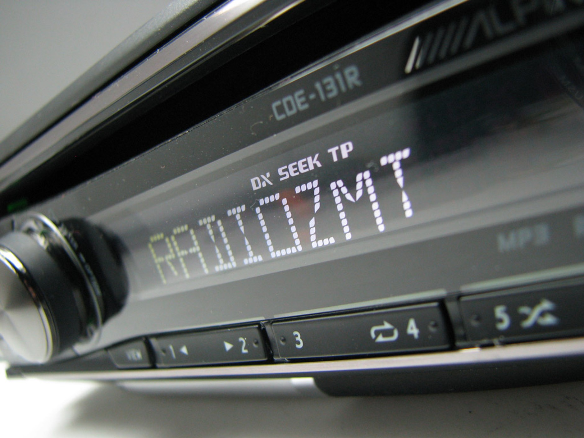 Tanie radio do samochodu nie musi być chińskiej marki (test markowych radioodtwarzaczy)