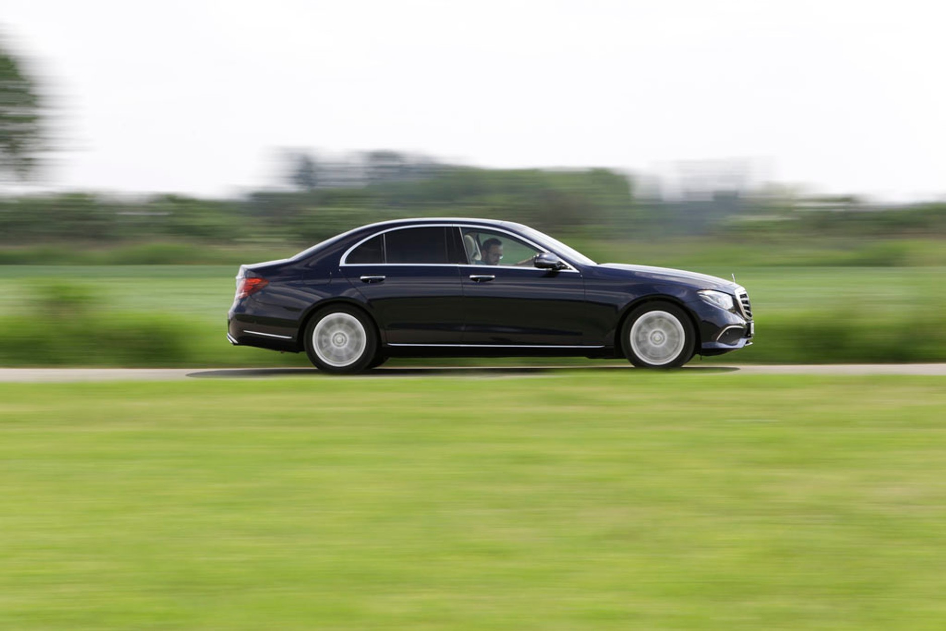 Mercedes E 220d - czy jest wystarczająco inteligenty na nasze drogi?