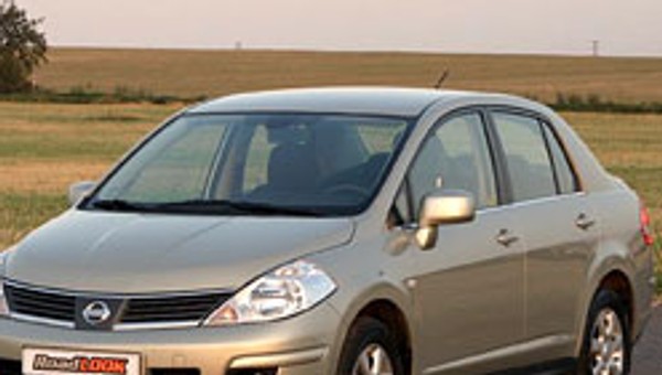 Nissan Tiida Sedan 1.8 Acenta - do Europy (z Japonii przez Amerykę)