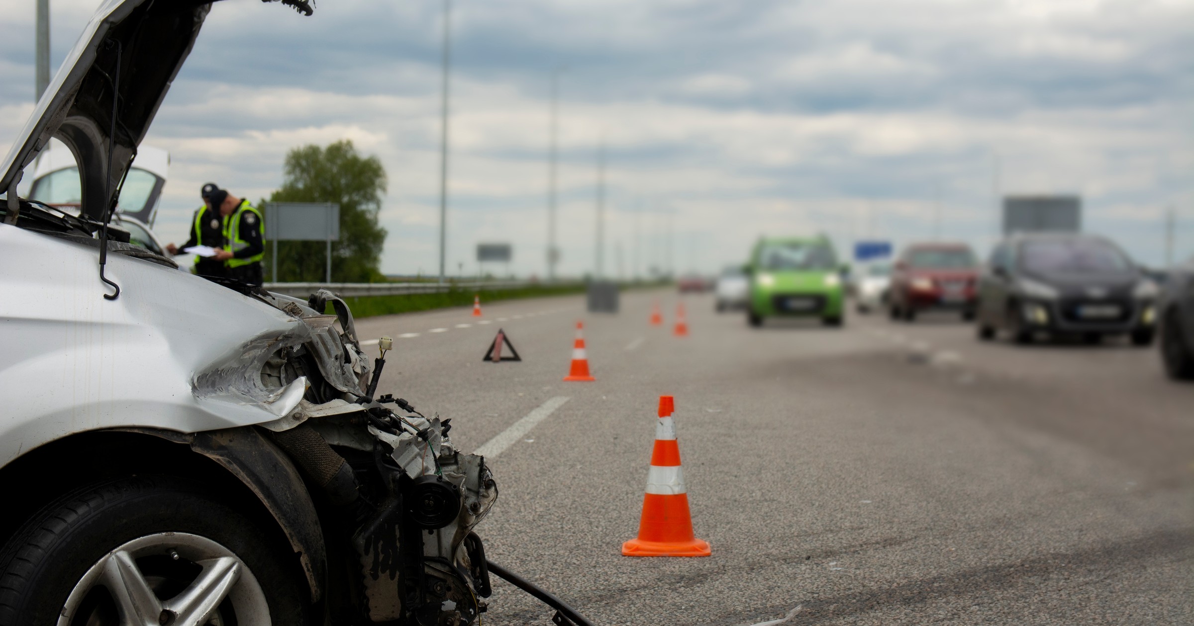 Wypadek na autostradzie – tak zminimalizujesz ryzyko kolejnych szkód! 