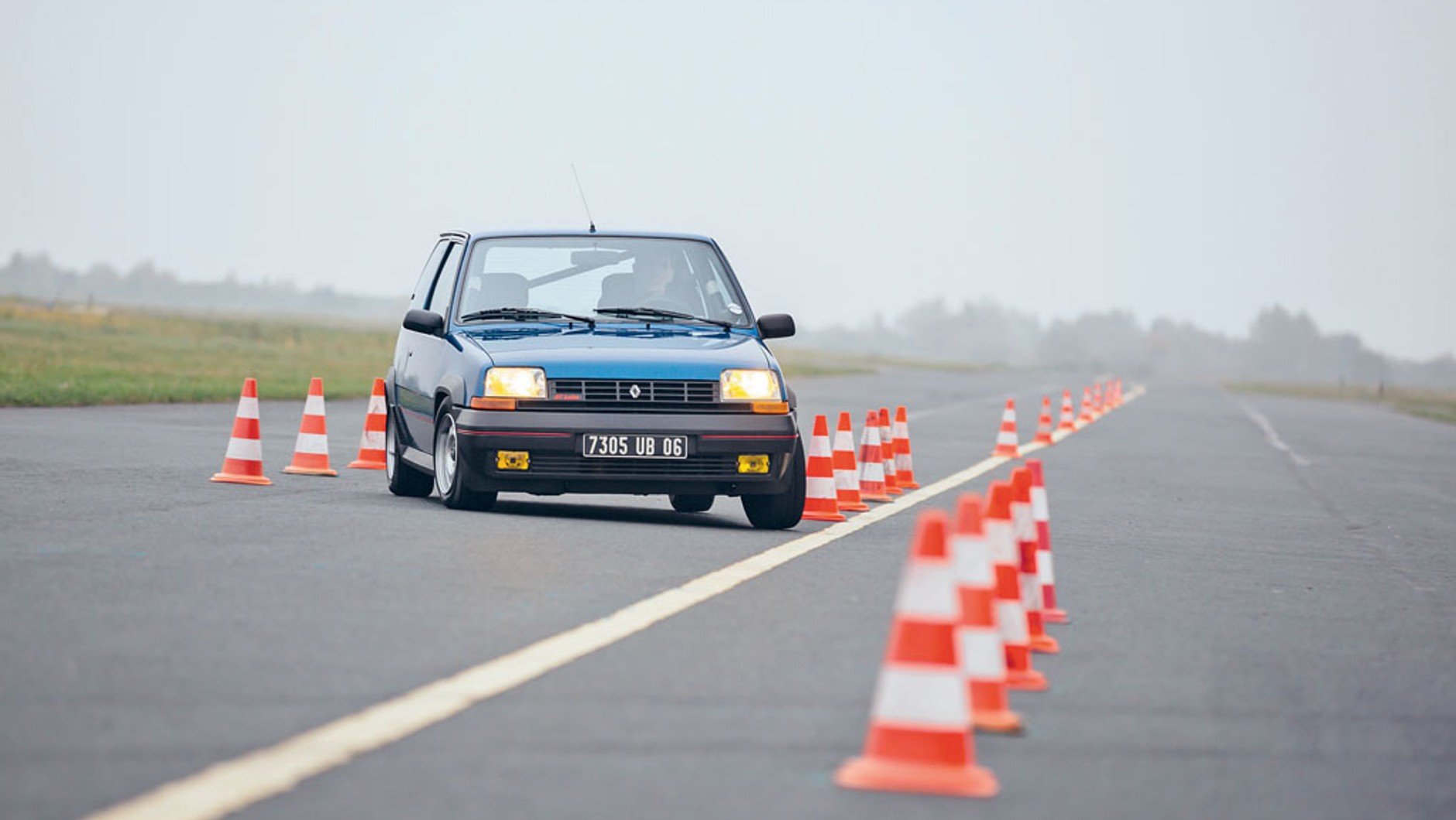 Jako „pucharówka” R5 GT Turbo jest kwintesencją 
małego auta sportowego. Związane 
z tym wady można mu łatwo wybaczyć.