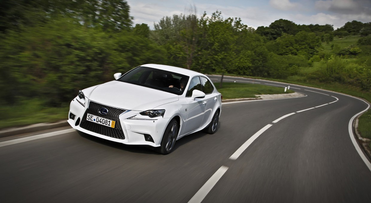 Pierwszy test nowego Lexusa IS 300h: hybryda zamiast diesla