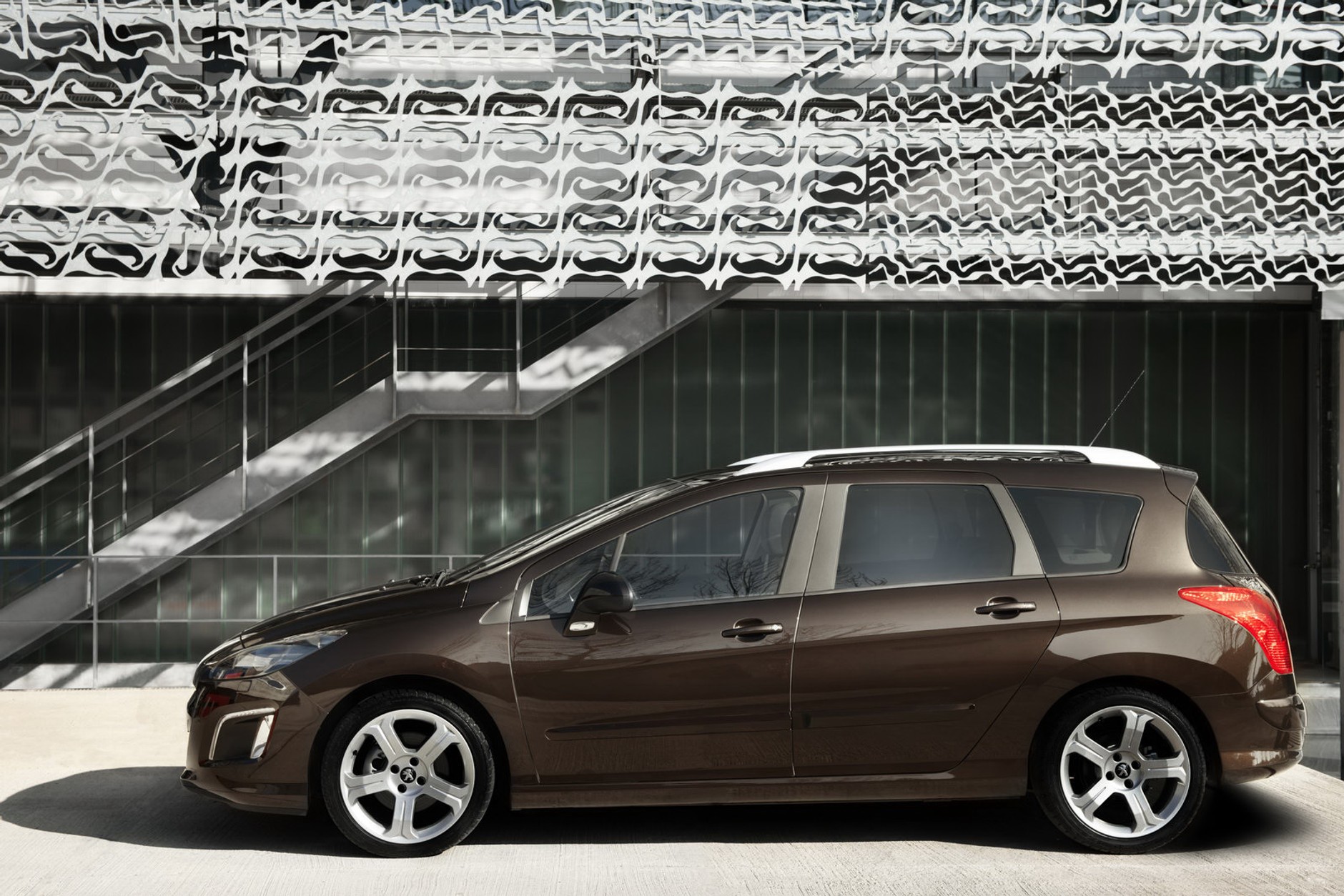 Odmłodzony Peugeot 308 od marca 2011 w sprzedaży