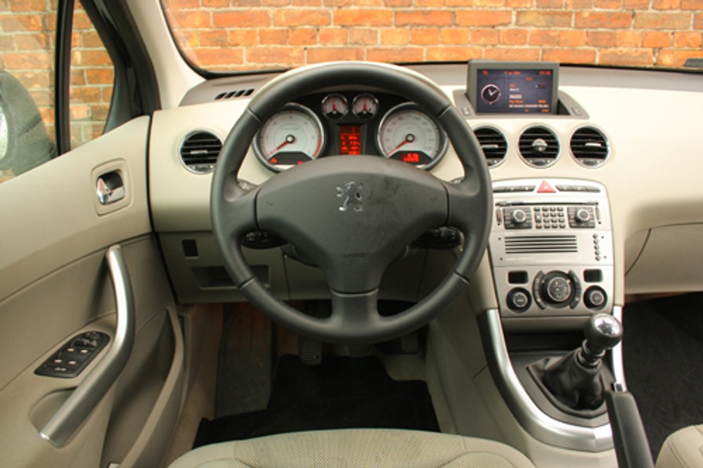 Peugeot 308 kontra Toyota Auris - Francuska kontrofensywa