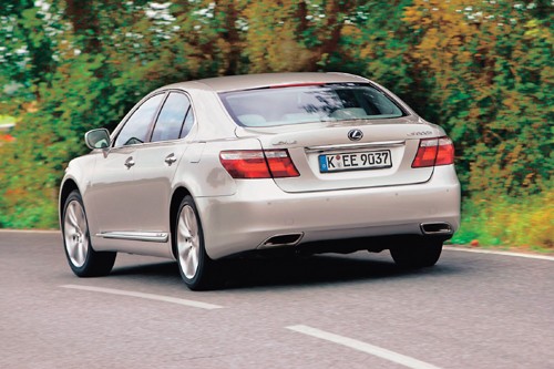 Audi A8, Mercedes klasy S, BMW 7 kontra Lexus LS 600h - Z widokiem na sukces
