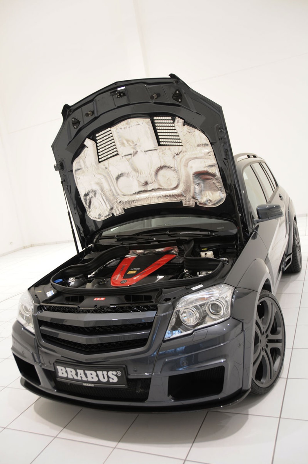 Najszybszy SUV świata to Mercedes GLK Brabus V12