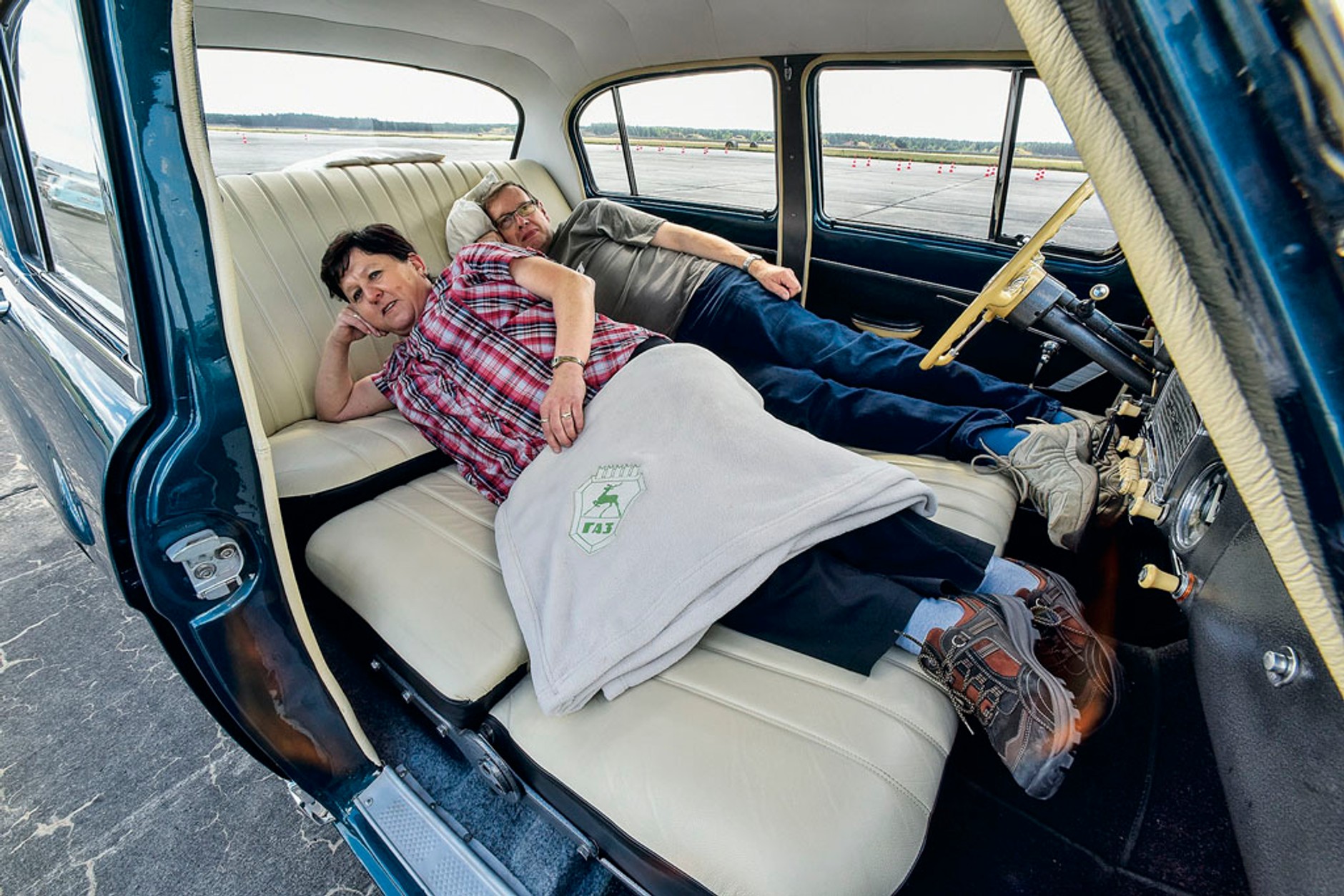 Opel Kapitan kontra Gaz Wołga M21 - klasyki z obu stron żelaznej kurtyny