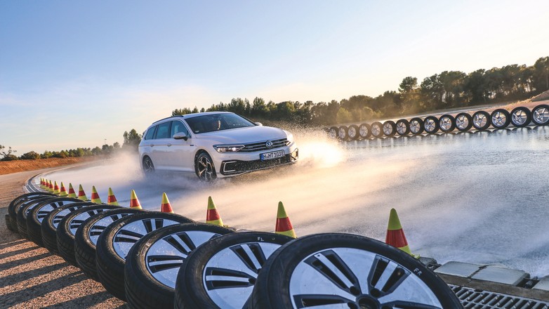 Test opon letnich 2022. Opony w rozmiarze 215/55 R17