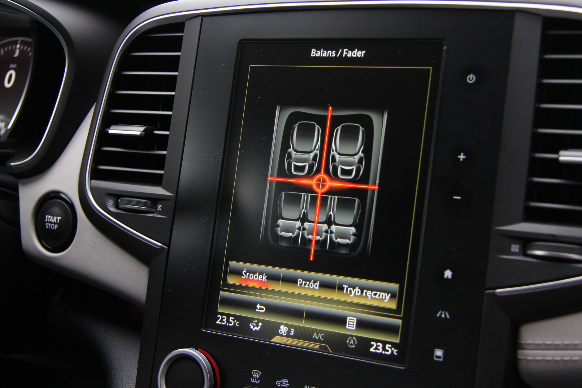 Renault Talisman Bose. Korekcja dźwięku - regulacja pomiędzy kanałami