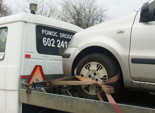 Bezterminowy zakaz prowadzenia pojazdów to bubel jakich mało. Sądy mają kłopot