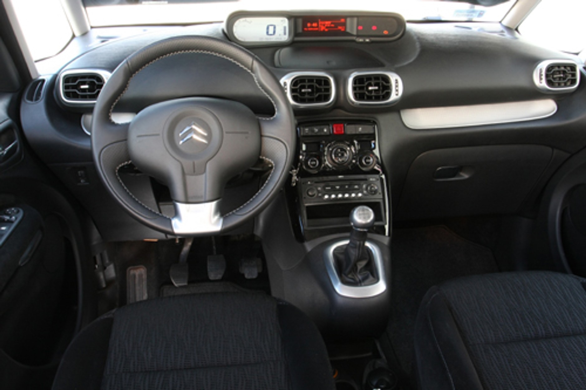 Citroen C3 Picasso kontra Skoda Roomster - Nie szata zdobi, ale...