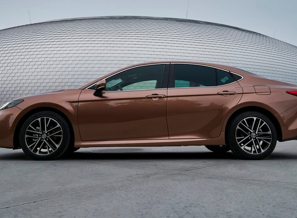 Najbardziej znany mechanik na świecie kupił swoje pierwsze nowe auto w życiu. Jak się tłumaczy?