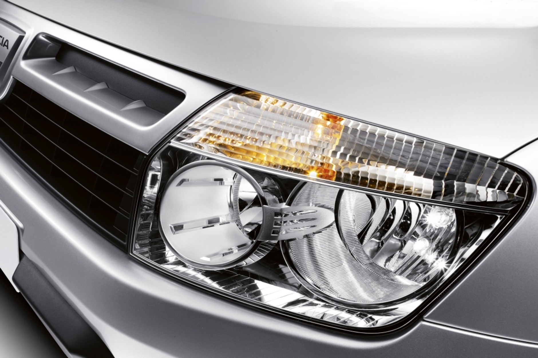 Dacia Duster: oficjalne zdjęcia, sprzedaż od stycznia 2010 roku (Wideo)