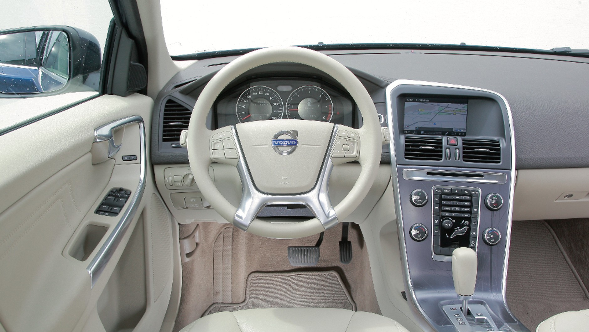 Jedno spojrzenie na deskę XC60 kończy zwykle dyskusję na temat tego, czy Volvo jest, czy nie jest marką premium