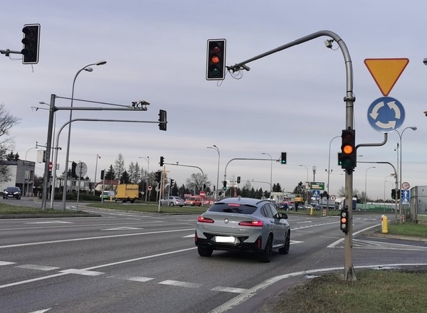 15 nowych systemów RedLight na skrzyżowaniach w Polsce. To powinieneś o nich wiedzieć