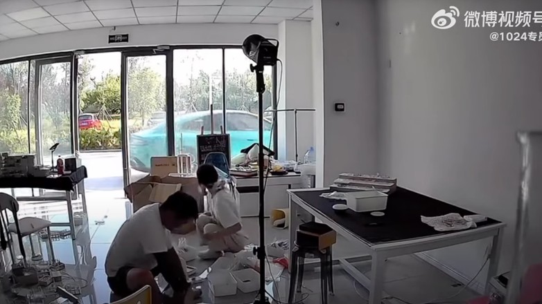 Chiński samochód elektryczny samodzielnie ruszył spod domu