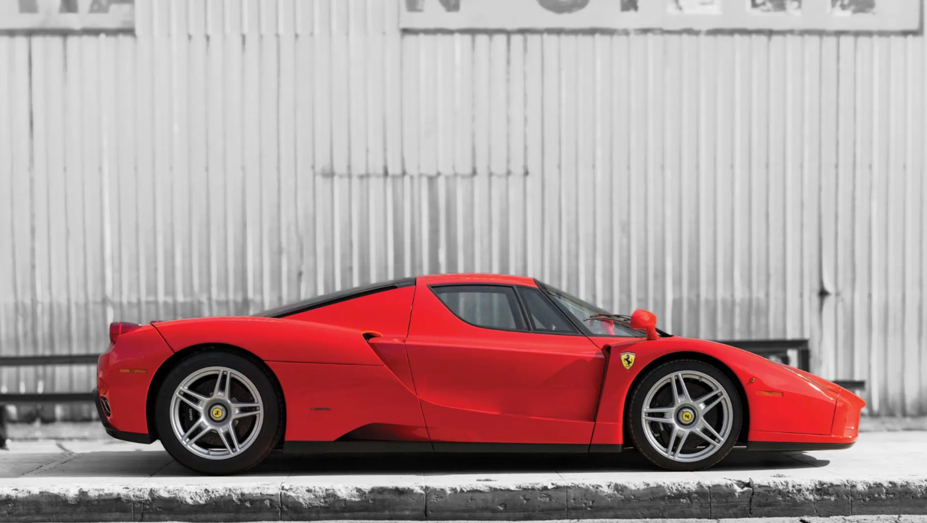 Ferrari Enzo Jana Pawła II trafiło w 2015 r. na aukcję w USA