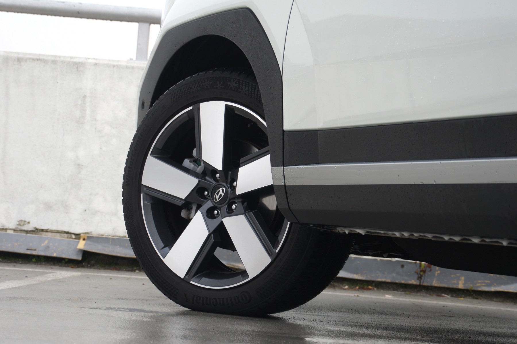 20-calowe alufelgi nie psują komfortu zapewnianego przez miękkie zawieszenie