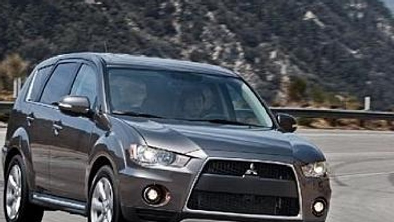 Mitsubishi Outlander - SUV z paszczą rekina