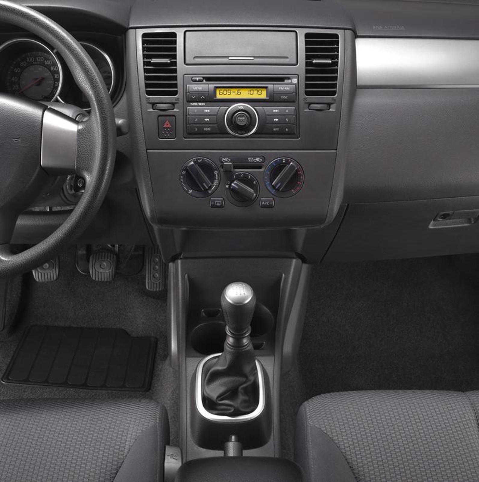 Dodge Trazo C1.8: Nissan Tiida dla Ameryki Południowej